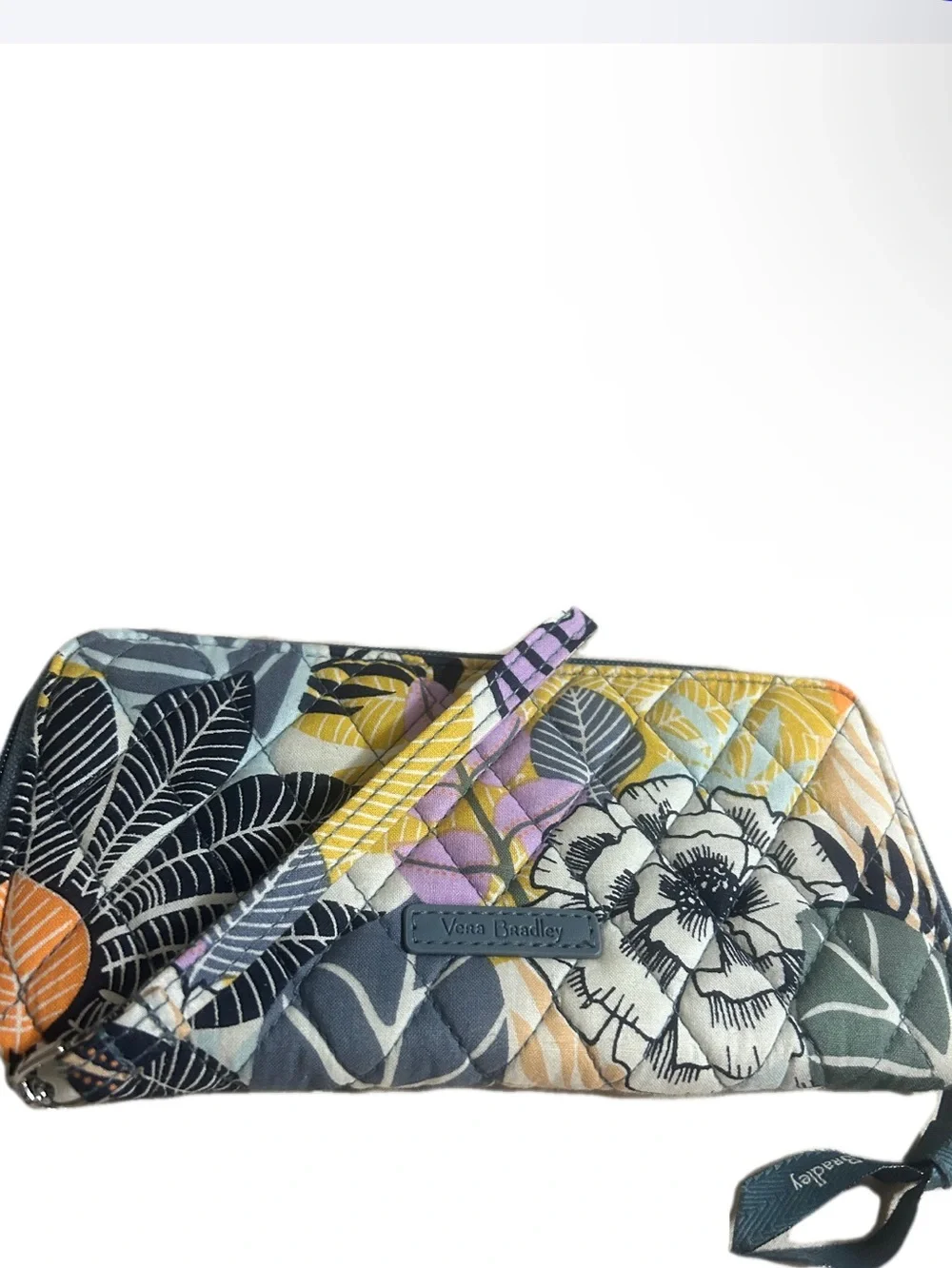 Vera Bradley Quilted Floral Wristlet and Guess Wallet EUC - Picture 2 of 6